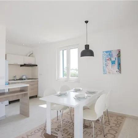 Appartement Villa Sucuraj *