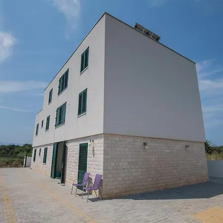 Apartment Villa Sucuraj Sucuraj