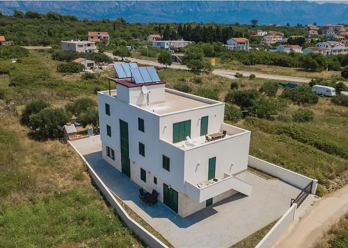 Villa Sucuraj