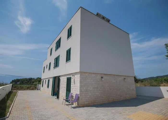 Villa Sucuraj *